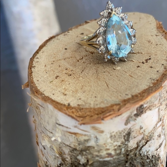 Jewelry - COPY - 10k gold diamond trim Blue Topaz. Size6 1/2